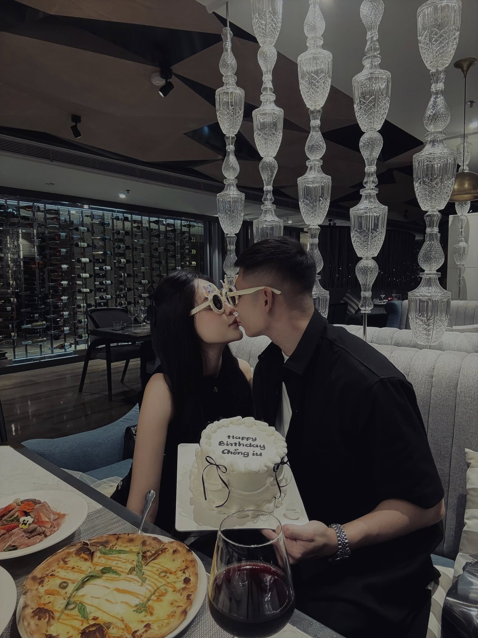 Chia tay Á hậu Vbiz trong ồn ào, “nam thần” U23 Việt Nam công khai khoá mối tình mới, visual không phải dạng vừa- Ảnh 4. Chia tay Á hậu Vbiz trong ồn ào, “nam thần” U23 Việt Nam công khai khoá mối tình mới, visual không phải dạng vừa- Ảnh 4.