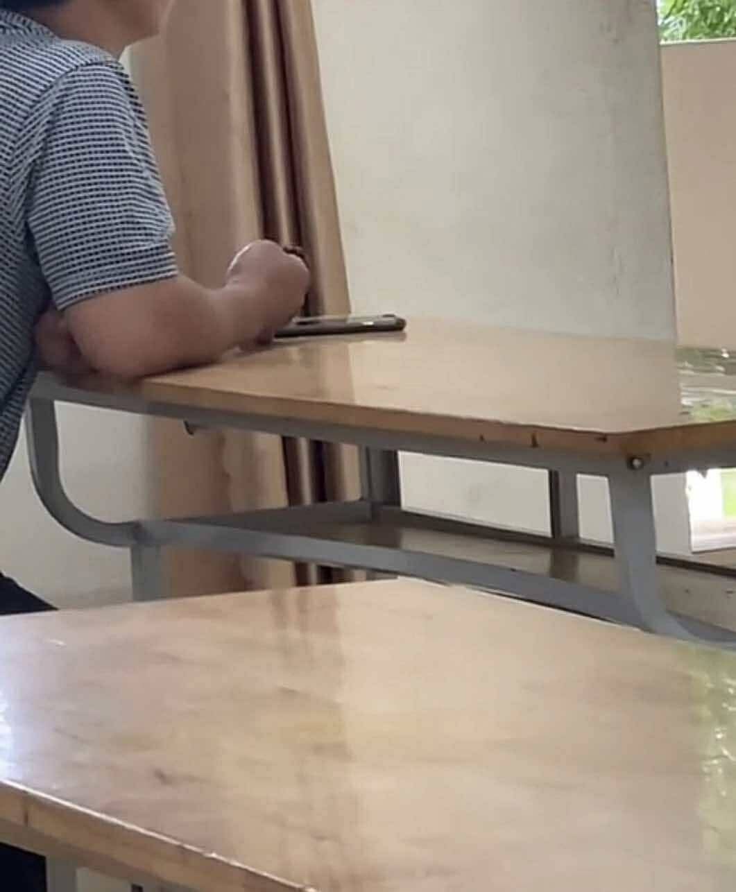 Có một kiểu đi họp phụ huynh rất tịnh tâm, cho đến khi nhận bảng điểm: Khoảnh khắc "buông bỏ" khiến ai cũng đồng cảm- Ảnh 2. Có một kiểu đi họp phụ huynh rất tịnh tâm, cho đến khi nhận bảng điểm: Khoảnh khắc "buông bỏ" khiến ai cũng đồng cảm- Ảnh 2.