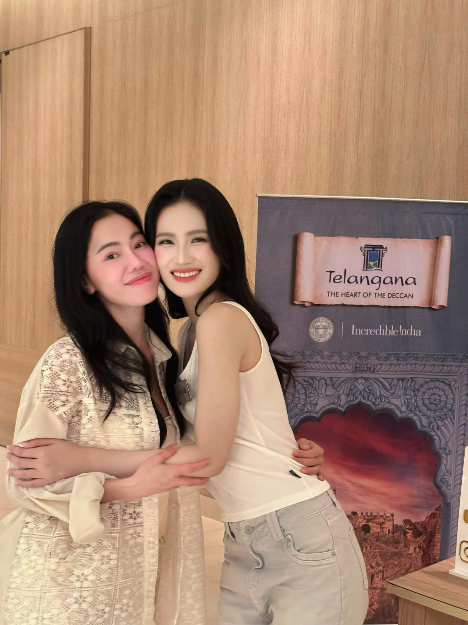 Trực tiếp Chung kết Miss World 2024: Hoa hậu Ý Nhi xuất hiện đầy tự tin, công bố lựa chọn chiếc váy đặc biệt- Ảnh 7. Trực tiếp Chung kết Miss World 2024: Hoa hậu Ý Nhi xuất hiện đầy tự tin, công bố lựa chọn chiếc váy đặc biệt- Ảnh 7.
