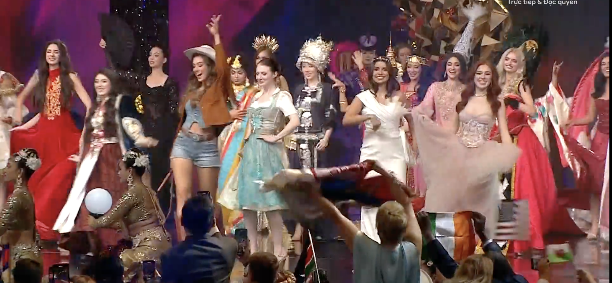 Trực tiếp Chung kết Miss World 2024: Hoa hậu Ý Nhi xuất hiện đầy tự tin, công bố lựa chọn chiếc váy đặc biệt- Ảnh 5. Trực tiếp Chung kết Miss World 2024: Hoa hậu Ý Nhi xuất hiện đầy tự tin, công bố lựa chọn chiếc váy đặc biệt- Ảnh 5.