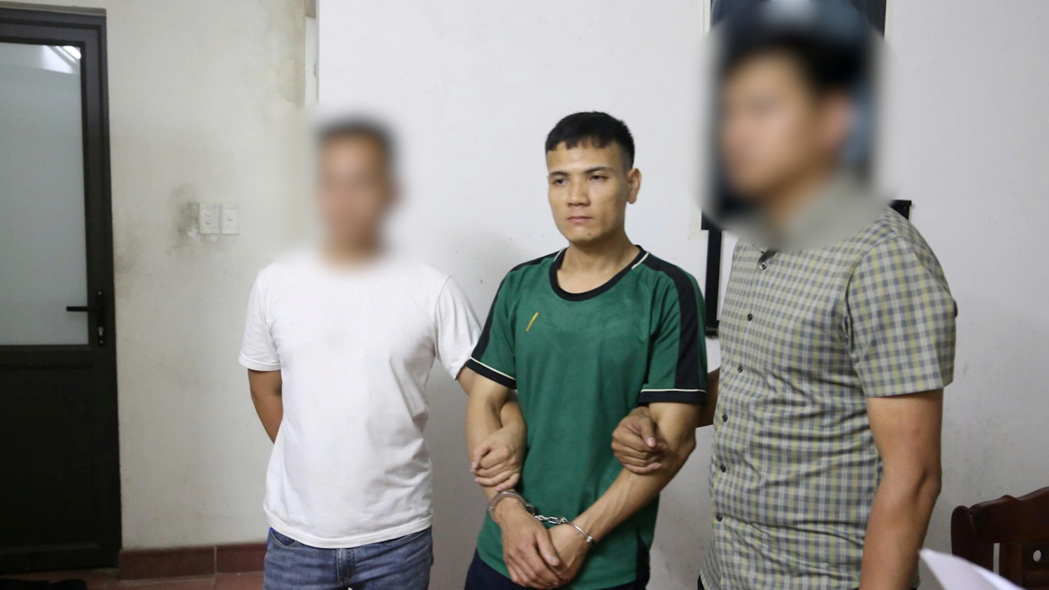 Nghi phạm làm gì sau khi gây ra vụ cướp ngân hàng?- Ảnh 1.