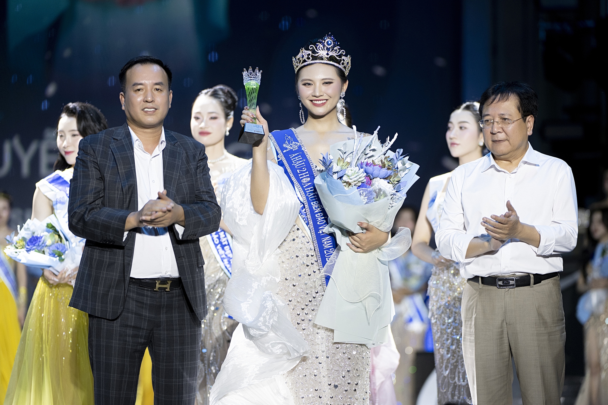 Nữ sinh quê Thanh Hóa - Nguyễn Thị Mỹ Linh đăng quang Hoa hậu Biển đảo Việt Nam- Ảnh 2.