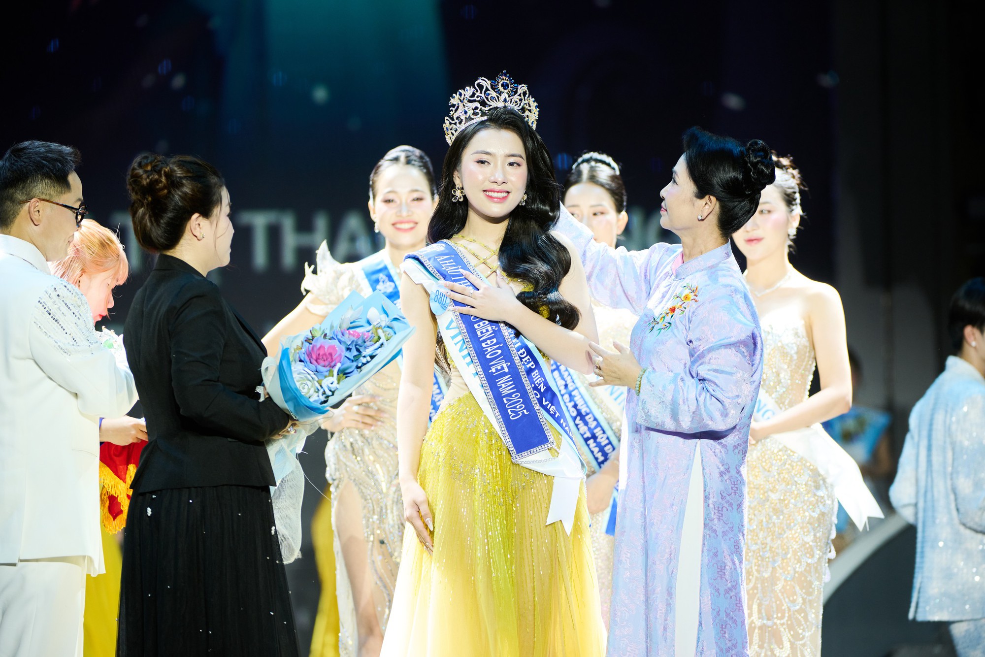 Nữ sinh quê Thanh Hóa - Nguyễn Thị Mỹ Linh đăng quang Hoa hậu Biển đảo Việt Nam- Ảnh 3.