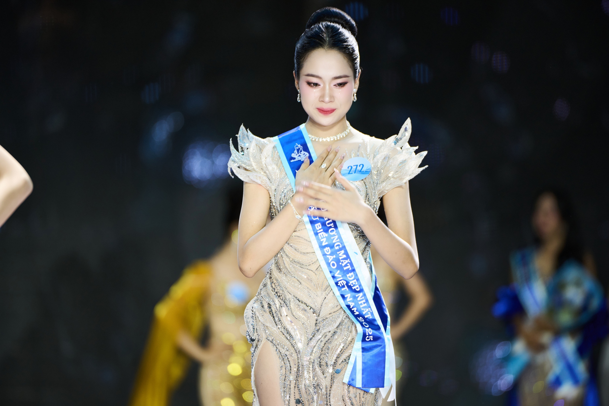 Nữ sinh quê Thanh Hóa - Nguyễn Thị Mỹ Linh đăng quang Hoa hậu Biển đảo Việt Nam- Ảnh 6.
