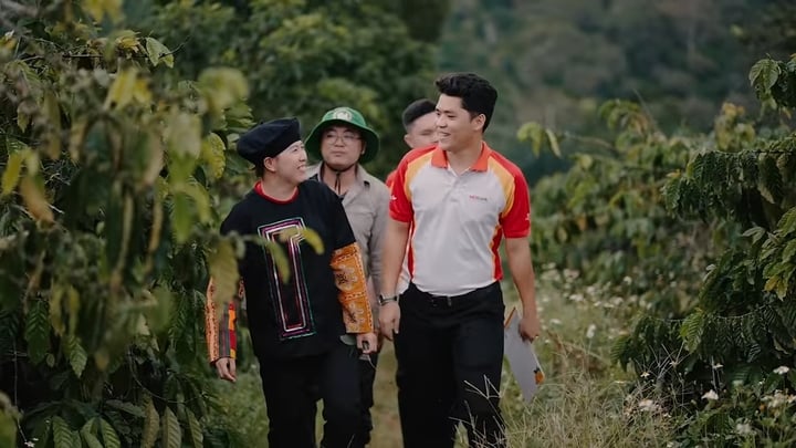 B&aacute;o c&aacute;o ph&aacute;t triển bền vững HDBank: Vươn xa kỷ nguy&ecirc;n số - Lan tỏa gi&aacute; trị xanh - Ảnh 2.