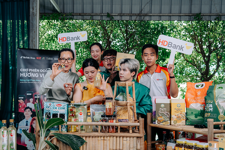 B&aacute;o c&aacute;o ph&aacute;t triển bền vững HDBank: Vươn xa kỷ nguy&ecirc;n số - Lan tỏa gi&aacute; trị xanh - Ảnh 3.