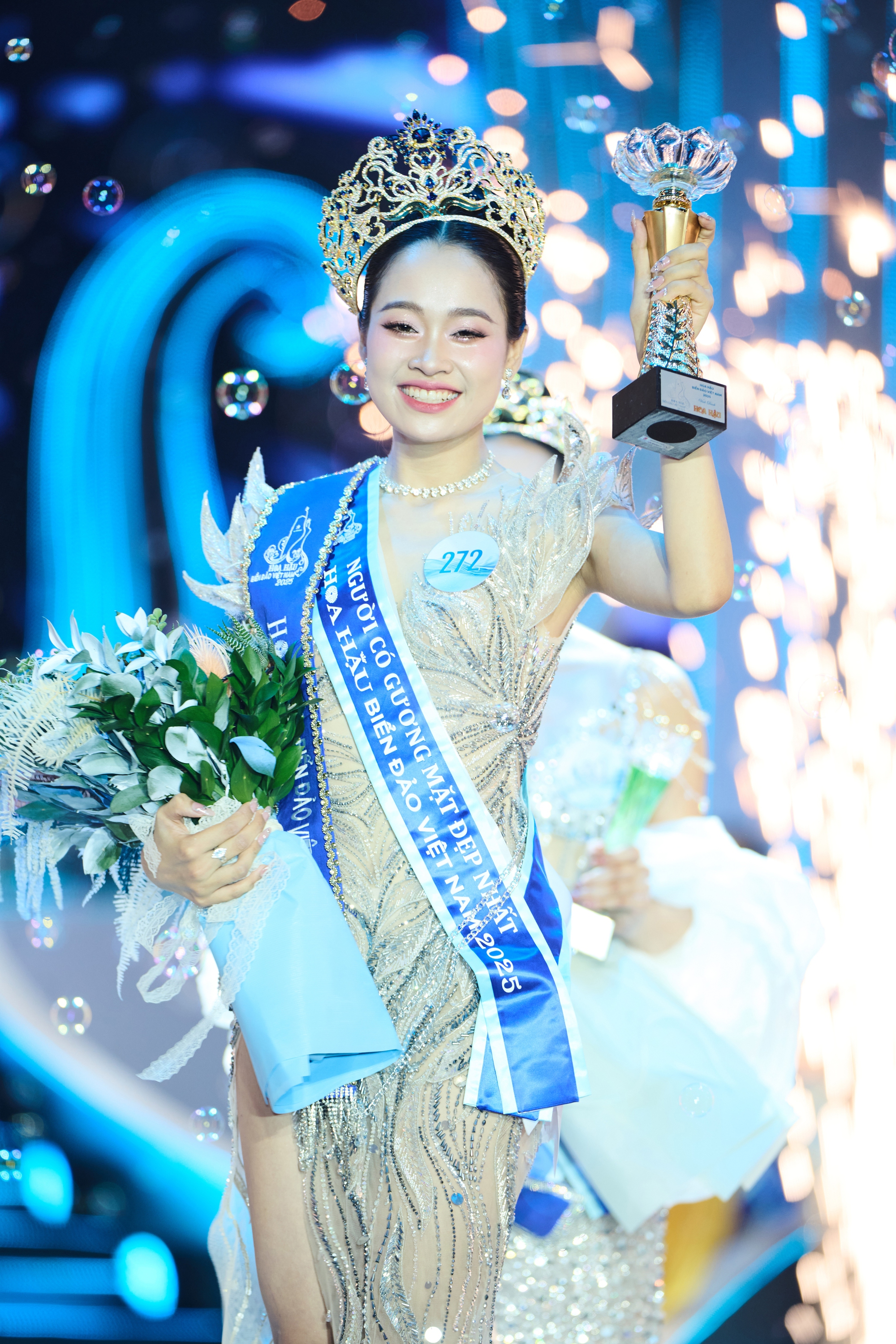 Nữ sinh quê Thanh Hóa - Nguyễn Thị Mỹ Linh đăng quang Hoa hậu Biển đảo Việt Nam- Ảnh 5.