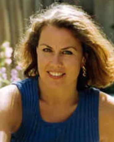 C&acirc;u chuyện kỳ dị của &ldquo;người phụ nữ xui xẻo nhất h&agrave;nh tinh&rdquo;: Nằm h&ocirc;n m&ecirc; 1 th&aacute;ng v&igrave; quả b&oacute;ng bay, sau đ&oacute; lại bị động cơ m&aacute;y bay rơi thẳng v&agrave;o nh&agrave; tại c&ugrave;ng 1 địa điểm- Ảnh 1.