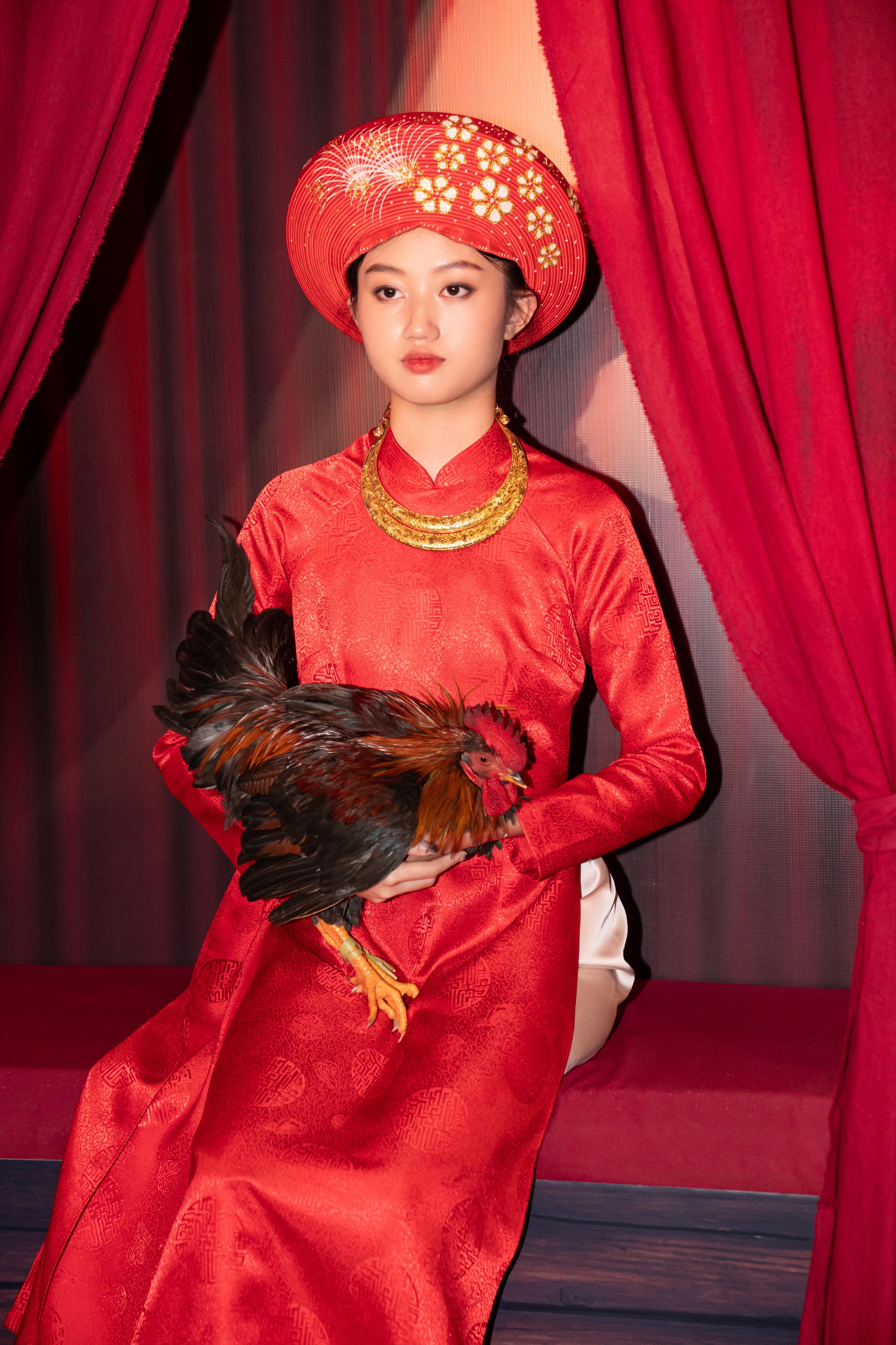 Mai C&aacute;t Vi &ocirc;m g&agrave; đến sự kiện, "lột x&aacute;c" ở tuổi 16 sau 2 năm gi&agrave;nh giải Nữ diễn vi&ecirc;n ch&iacute;nh xuất sắc - Ảnh 5.