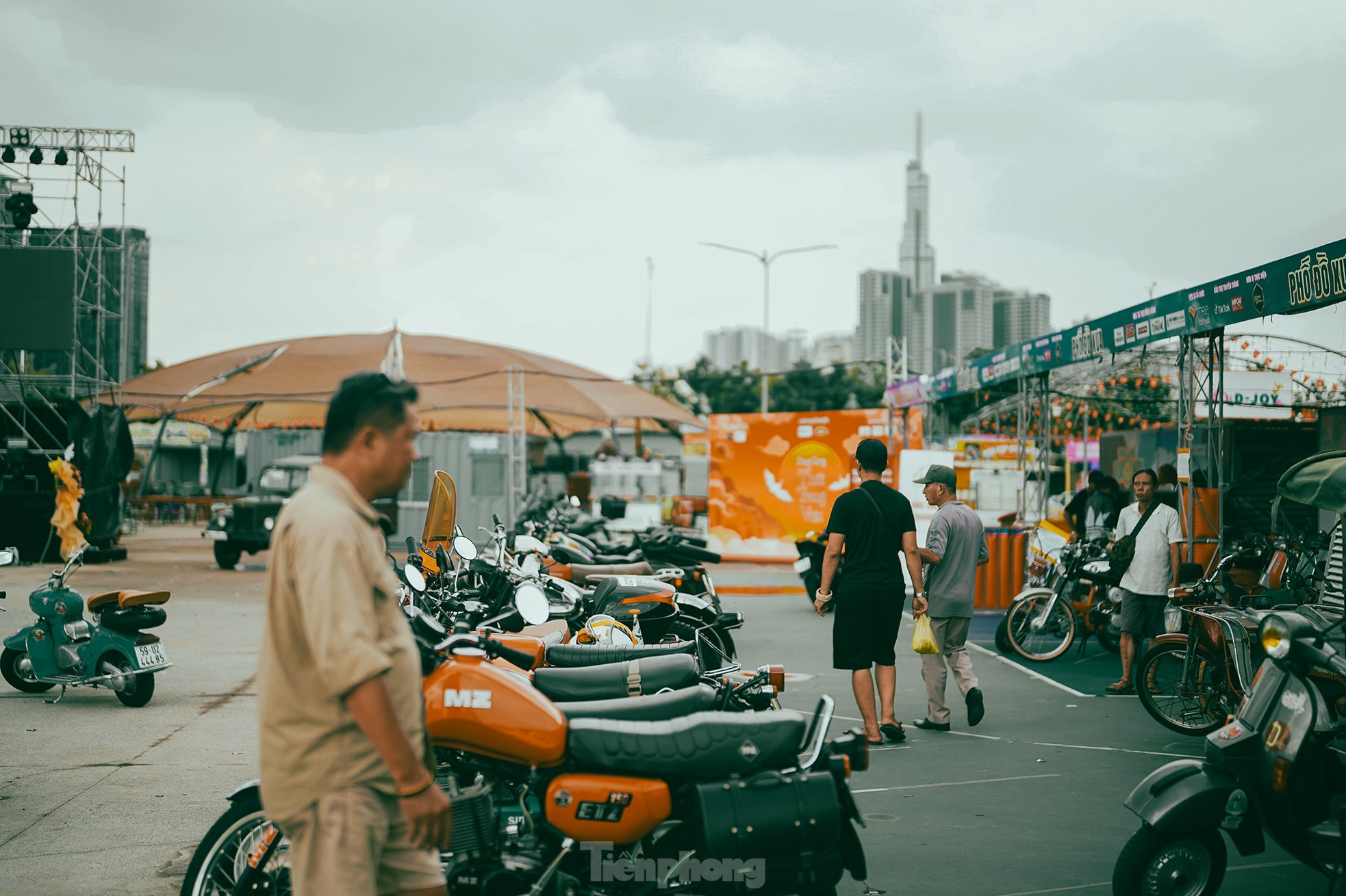 Chiêm ngưỡng những chiếc xe tưởng đã tuyệt chủng ở Sài Gòn - Ảnh 1.