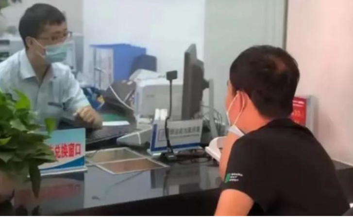 Khách hàng bị lừa khi gửi tiết kiệm 1,1 tỷ đồng với lãi suất cao bất ngờ - Ảnh 1.