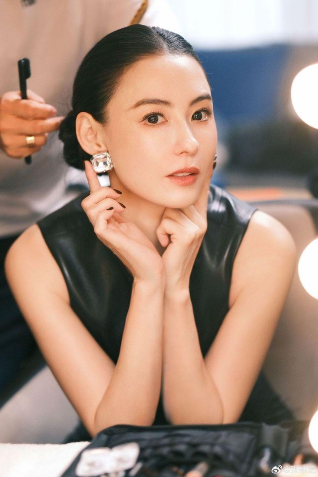 Từng là “nàng thơ cuối cùng của showbiz Hong Kong”: Vì đâu Trương Bá Chi một tay đánh mất tất cả?- Ảnh 4. Từng là “nàng thơ cuối cùng của showbiz Hong Kong”: Vì đâu Trương Bá Chi một tay đánh mất tất cả?- Ảnh 4.