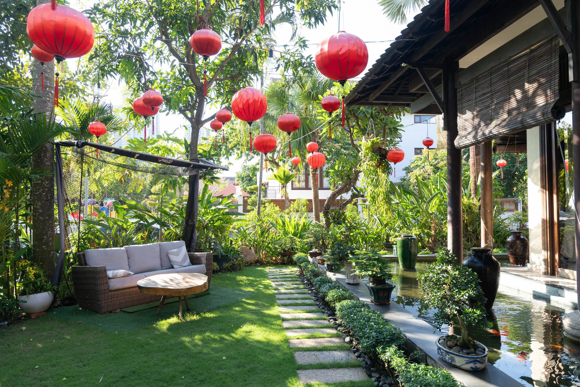 Chồng của "Hoa hậu Việt Nam trẻ nhất lịch sử": Chủ tịch hệ sinh thái nghìn tỷ, khi ra đường lại là hình ảnh này - Ảnh 7. Chồng của "Hoa hậu Việt Nam trẻ nhất lịch sử": Chủ tịch hệ sinh thái nghìn tỷ, khi ra đường lại là hình ảnh này - Ảnh 7.