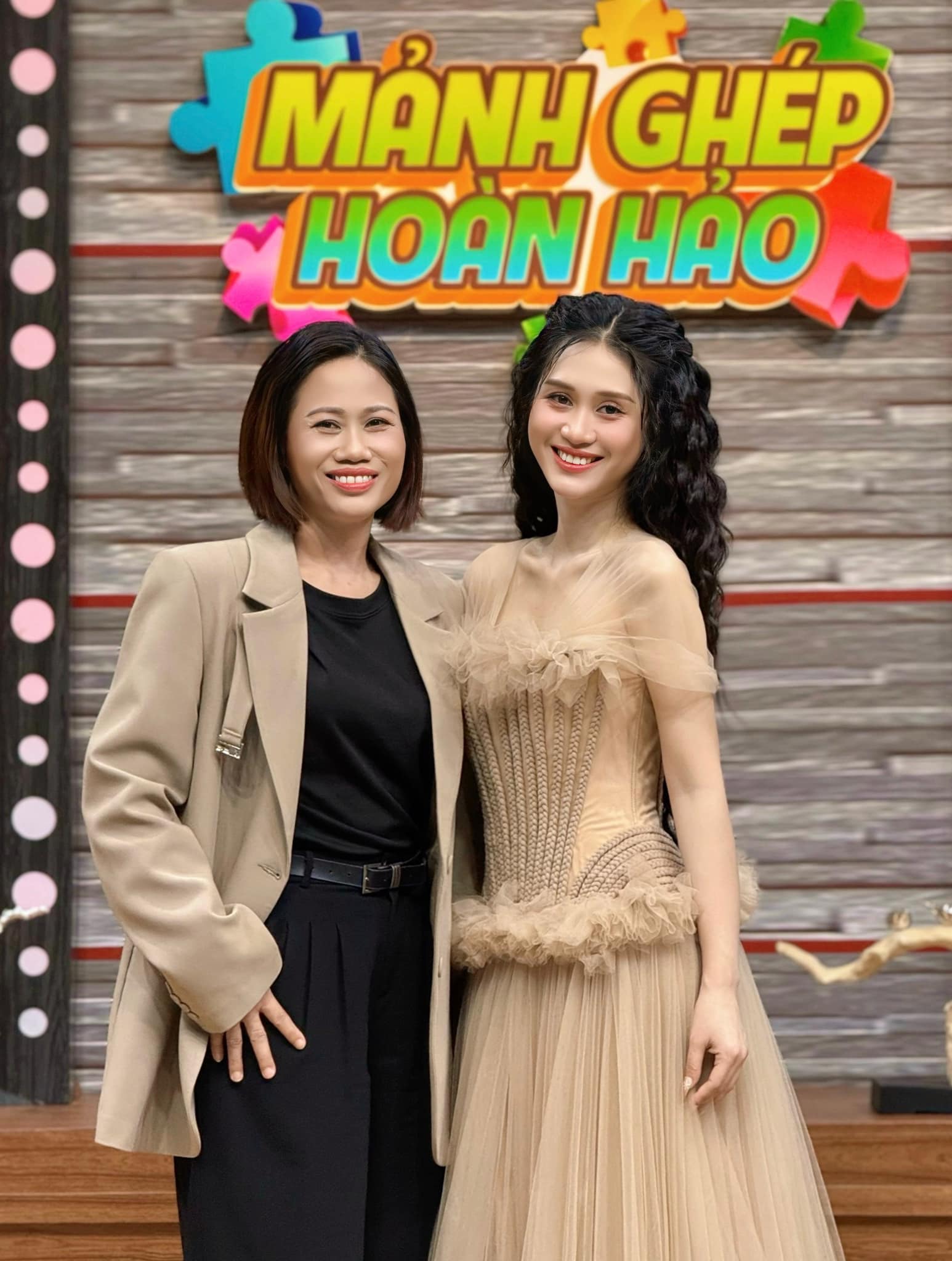 Nữ ca sĩ Việt đi nhậu, đòi xóa clip đàn ông nắm tay: “Tôi không biết chơi bời gì” - Ảnh 3.