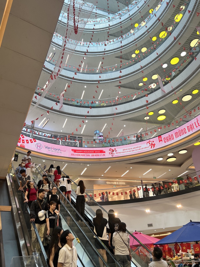 Sự táo bạo của ông chủ Vạn Hạnh Mall- Ảnh 6. Sự táo bạo của ông chủ Vạn Hạnh Mall- Ảnh 6.