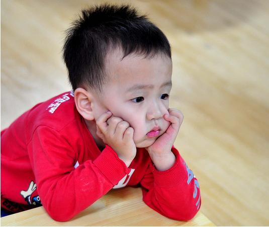 Đoạn clip người mẹ trừng phạt con g&aacute;i khiến nhiều người phải tắt vội v&igrave; vượt qua cả giới hạn chịu đựng- Ảnh 2.