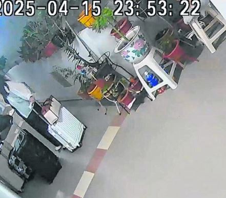 Cặp vợ chồng quên tắt điều hòa trước khi đi du lịch khiến 3 nhà hàng xóm "khóc ròng" - Ảnh 1. Cặp vợ chồng quên tắt điều hòa trước khi đi du lịch khiến 3 nhà hàng xóm "khóc ròng" - Ảnh 1.