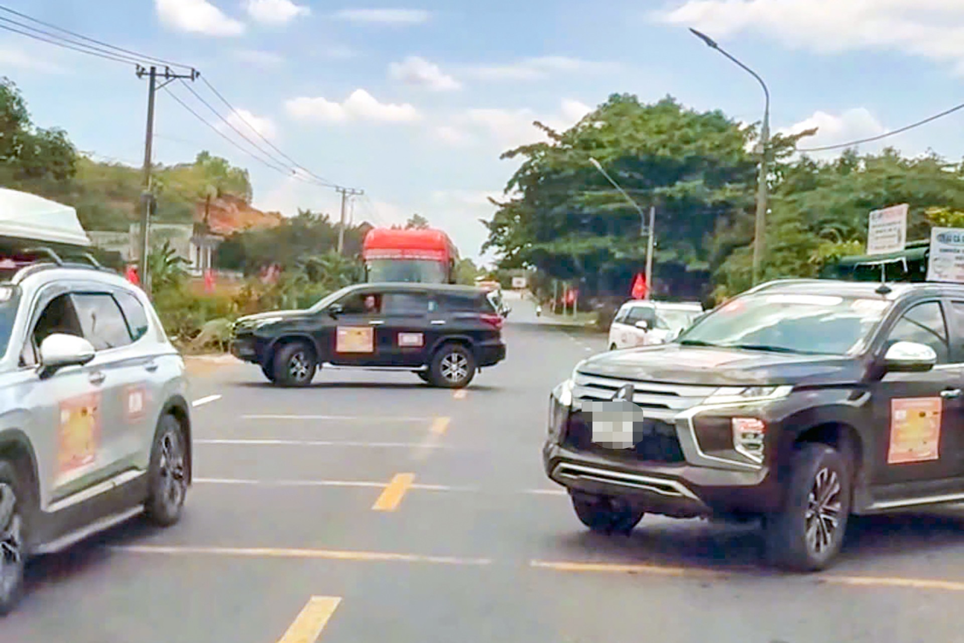 Vụ chặn quốc lộ cho đoàn xe doanh nhân qua đường: Phát hiện thêm vi phạm - Ảnh 1.