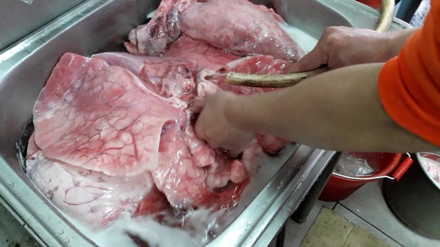 Phổi lợn chứa nhiều độc tố: Cảnh báo sức khỏe cho người tiêu dùng Việt Nam - Ảnh 2. Phổi lợn chứa nhiều độc tố: Cảnh báo sức khỏe cho người tiêu dùng Việt Nam - Ảnh 2.