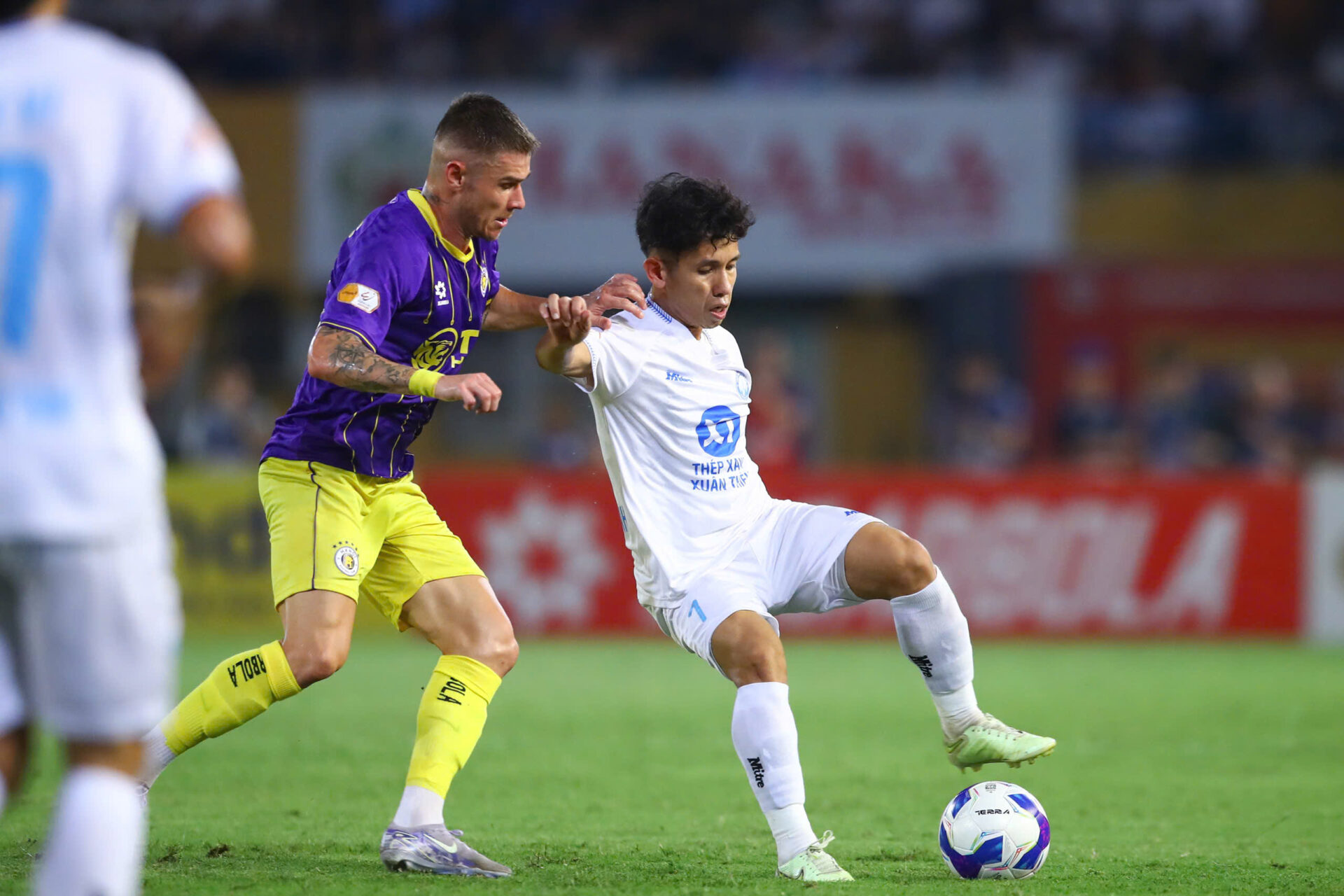 Chủ tịch CLB H&agrave; Nội thẫn thờ sau trận đội nh&agrave; thua đậm, biểu cảm của d&acirc;u h&agrave;o m&ocirc;n Đỗ Mỹ Linh g&acirc;y ch&uacute; &yacute;- Ảnh 9.