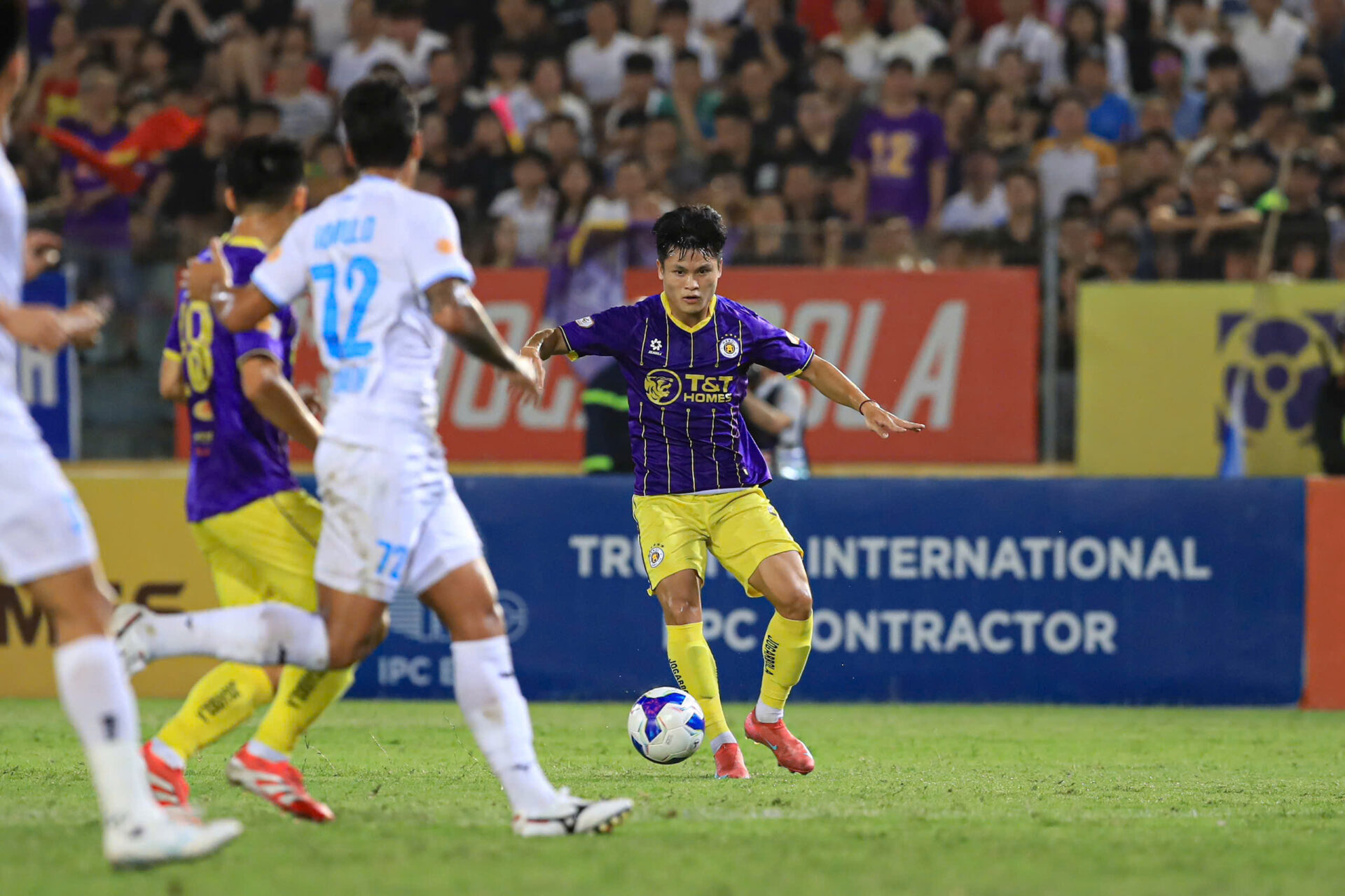 Chủ tịch CLB H&agrave; Nội thẫn thờ sau trận đội nh&agrave; thua đậm, biểu cảm của d&acirc;u h&agrave;o m&ocirc;n Đỗ Mỹ Linh g&acirc;y ch&uacute; &yacute;- Ảnh 8.