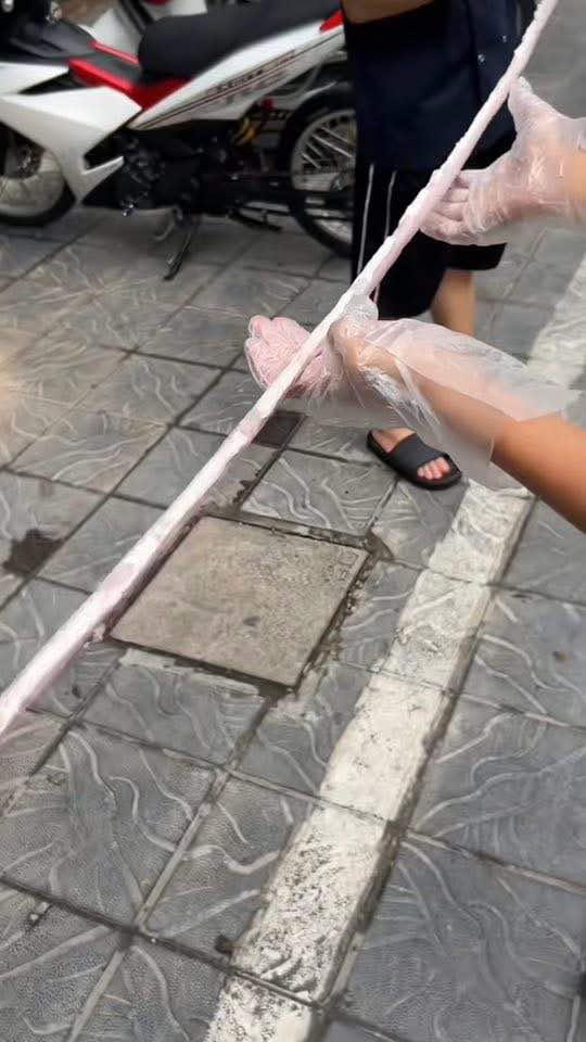 Ngay l&uacute;c n&agrave;y: Cả c&otilde;i mạng rực lửa v&igrave; trận chiến giữa c&aacute;c đầu bếp về m&oacute;n đặc sản triệu người m&ecirc; "l&ograve;ng se điếu" - Ảnh 4.