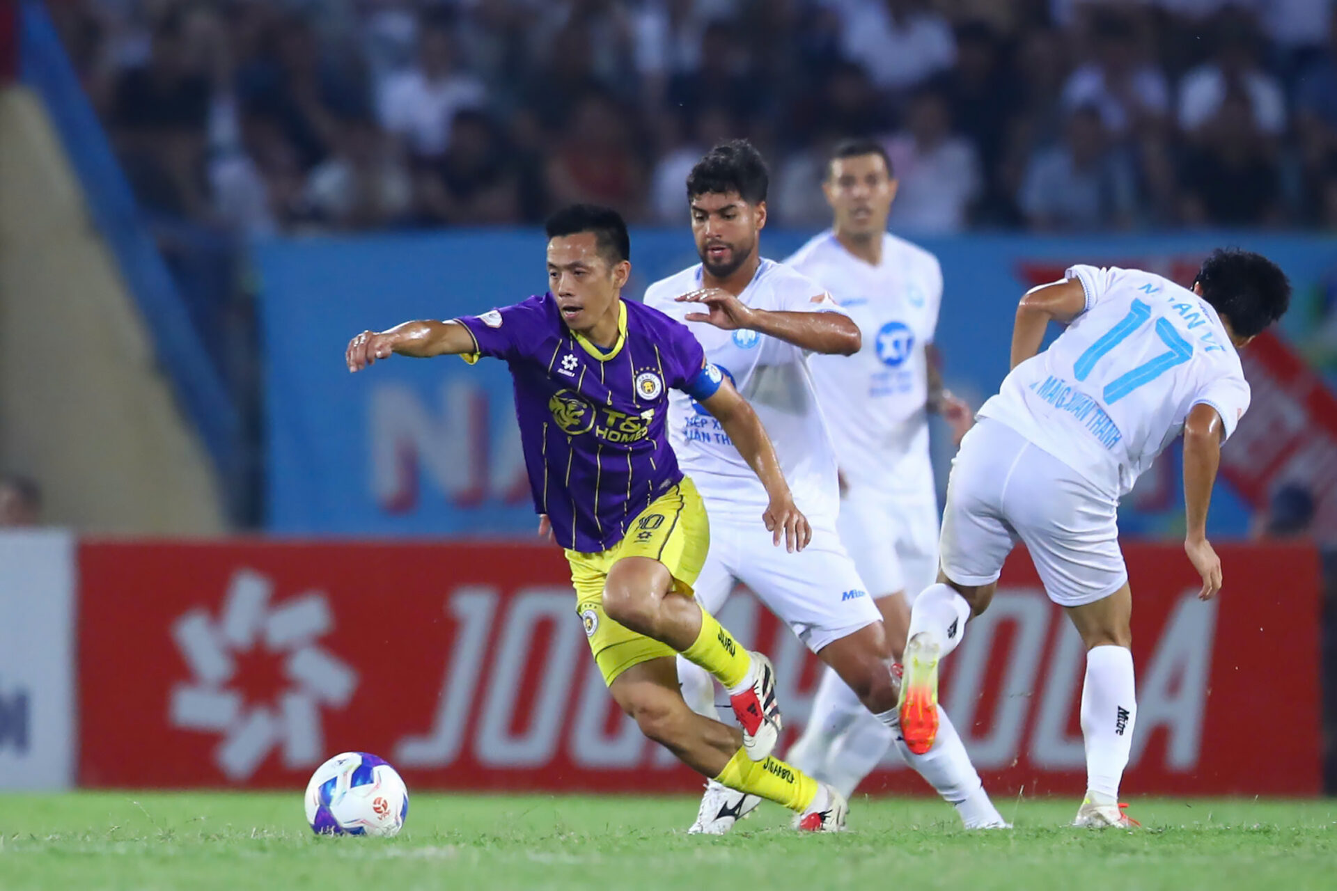 Chủ tịch CLB H&agrave; Nội thẫn thờ sau trận đội nh&agrave; thua đậm, biểu cảm của d&acirc;u h&agrave;o m&ocirc;n Đỗ Mỹ Linh g&acirc;y ch&uacute; &yacute;- Ảnh 7.