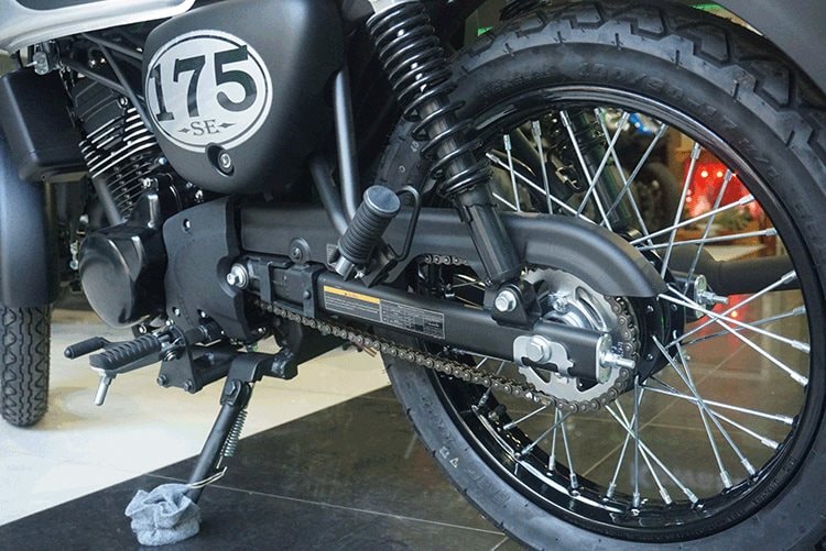 'Vua côn tay' 175cc bất ngờ giảm đậm hơn 20 triệu đồng: Thiết kế đậm nét cổ điển, trang bị vượt Honda Winner X và Yamaha Exciter- Ảnh 2. 'Vua côn tay' 175cc bất ngờ giảm đậm hơn 20 triệu đồng: Thiết kế đậm nét cổ điển, trang bị vượt Honda Winner X và Yamaha Exciter- Ảnh 2.