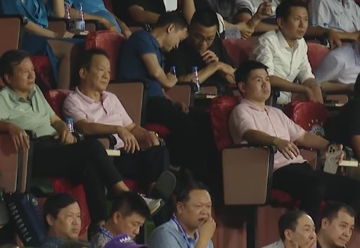 Chủ tịch CLB H&agrave; Nội thẫn thờ sau trận đội nh&agrave; thua đậm, biểu cảm của d&acirc;u h&agrave;o m&ocirc;n Đỗ Mỹ Linh g&acirc;y ch&uacute; &yacute;- Ảnh 1.