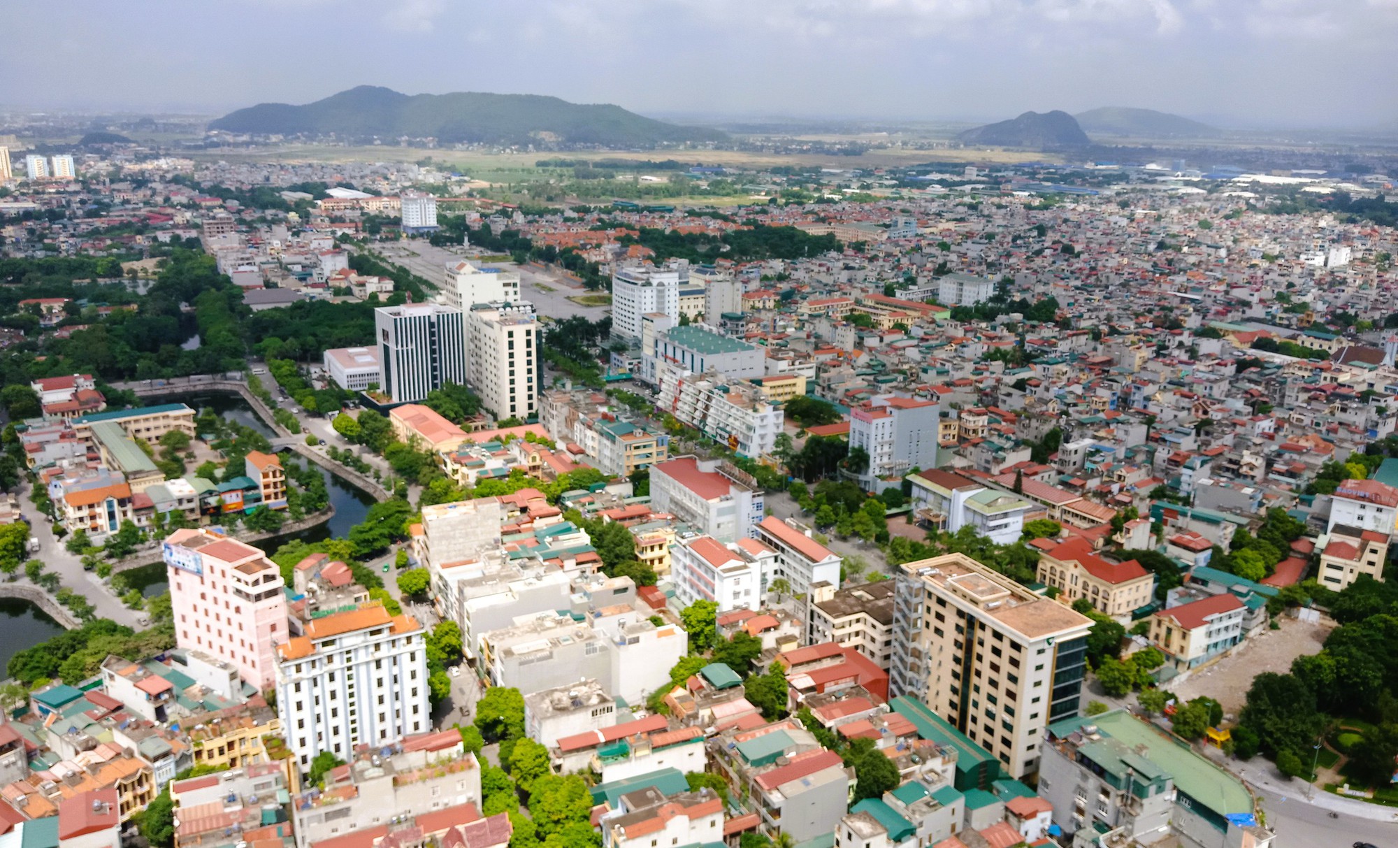 Sau sáp nhập, Thanh Hóa có phường đông dân nhất cả nước, gấp 4 huyện miền núi - Ảnh 2.