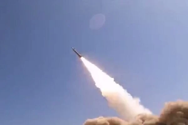 T&ecirc;n lửa Qassem Basir 1 . 200 Km của Iran vượt qua THAAD v&agrave; Patriot , đe dọa an ninh khu vực - Ảnh 1.
