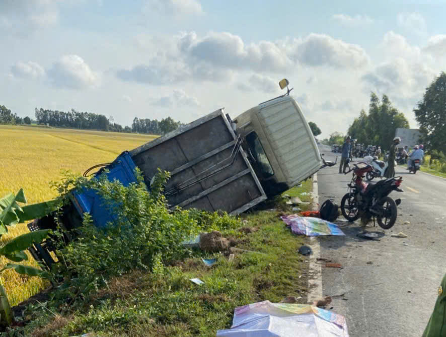 Tai nạn khiến 4 người trong gia đình tử vong: Khởi tố tài xế xe tải chở rác- Ảnh 1.