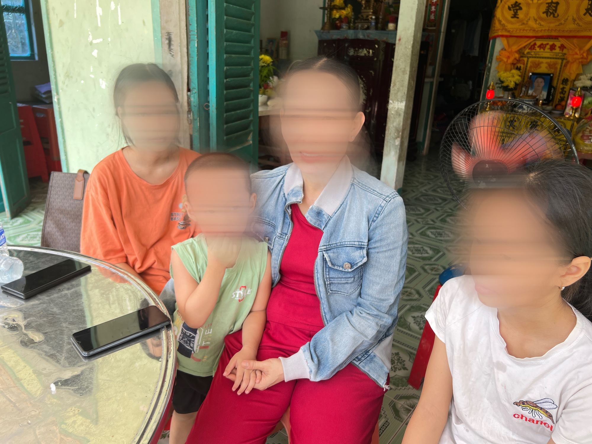 Vụ tai nạn giao thông Vĩnh Long gây xôn xao dư luận: Đề nghị làm rõ nhiều điểm mờ - Ảnh 1. Vụ tai nạn giao thông Vĩnh Long gây xôn xao dư luận: Đề nghị làm rõ nhiều điểm mờ - Ảnh 1.