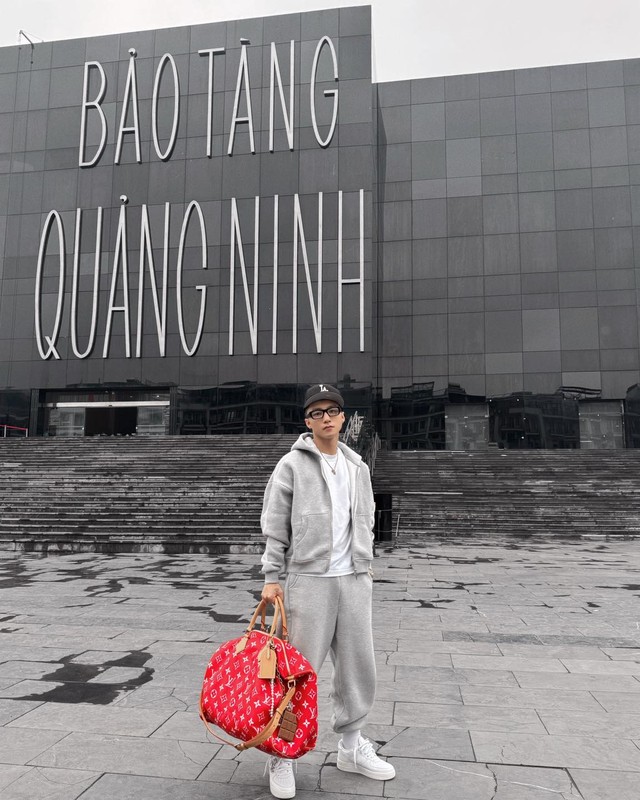 Hành động gây sốc ngay giữa chợ của Sơn Tùng - Ảnh 5. Hành động gây sốc ngay giữa chợ của Sơn Tùng - Ảnh 5.