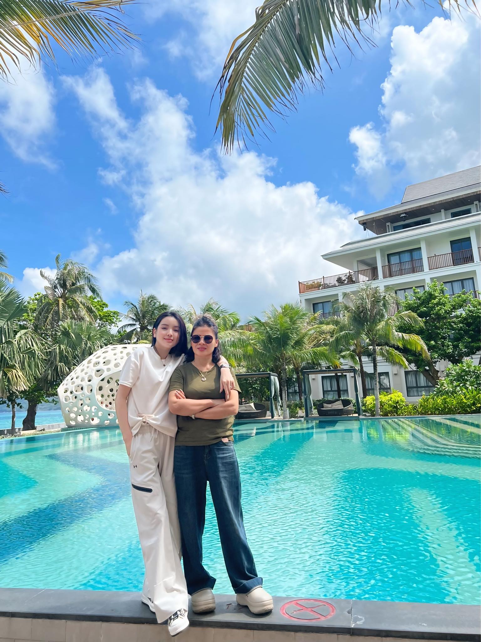 Chu Thanh Huyền đưa mẹ chồng đi du lịch sang chảnh, thái độ của mẹ Quang Hải ra sao sau loạt drama của nàng dâu?- Ảnh 4. Chu Thanh Huyền đưa mẹ chồng đi du lịch sang chảnh, thái độ của mẹ Quang Hải ra sao sau loạt drama của nàng dâu?- Ảnh 4.
