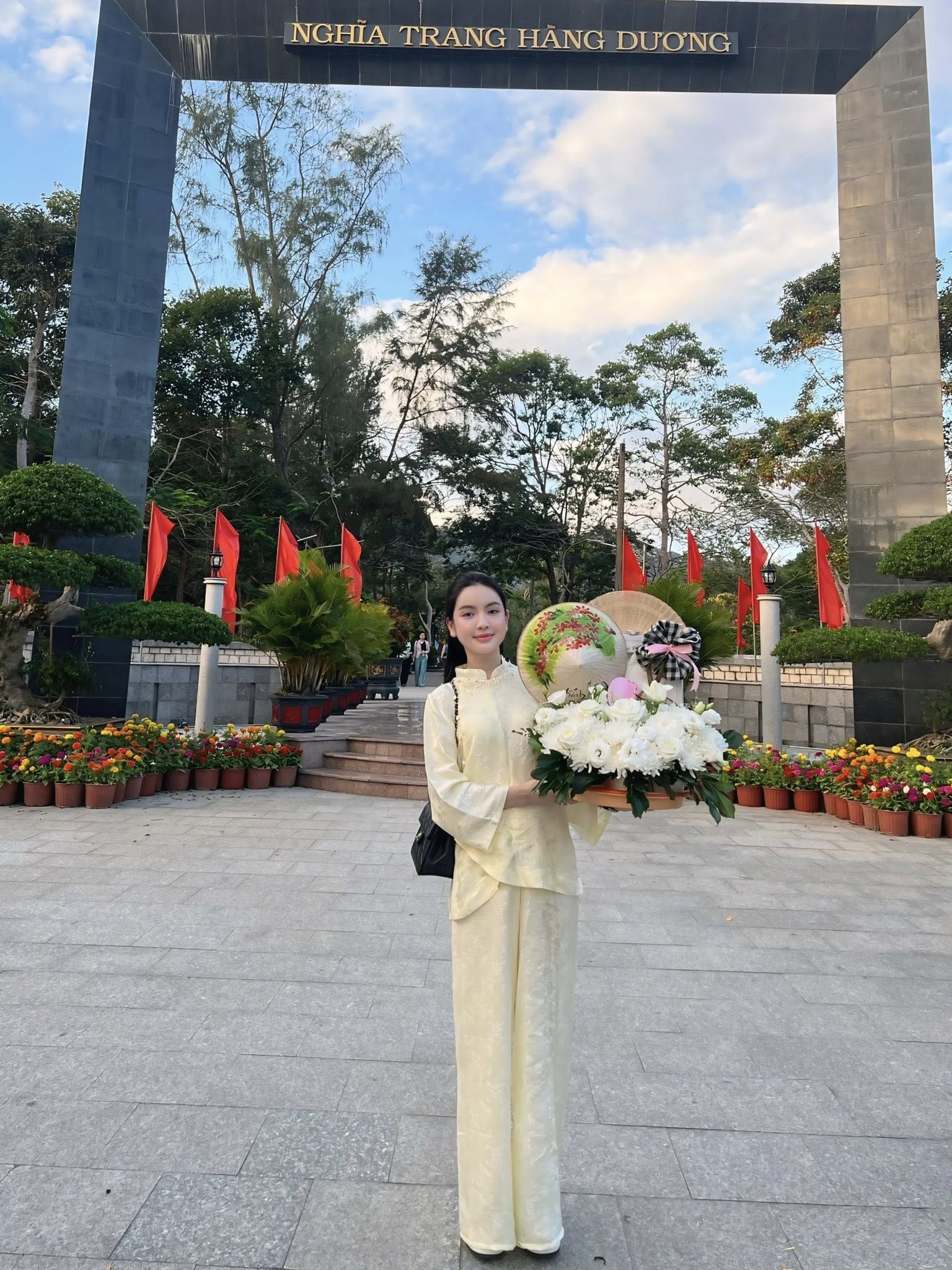 Chu Thanh Huyền đưa mẹ chồng đi du lịch sang chảnh, thái độ của mẹ Quang Hải ra sao sau loạt drama của nàng dâu?- Ảnh 1. Chu Thanh Huyền đưa mẹ chồng đi du lịch sang chảnh, thái độ của mẹ Quang Hải ra sao sau loạt drama của nàng dâu?- Ảnh 1.
