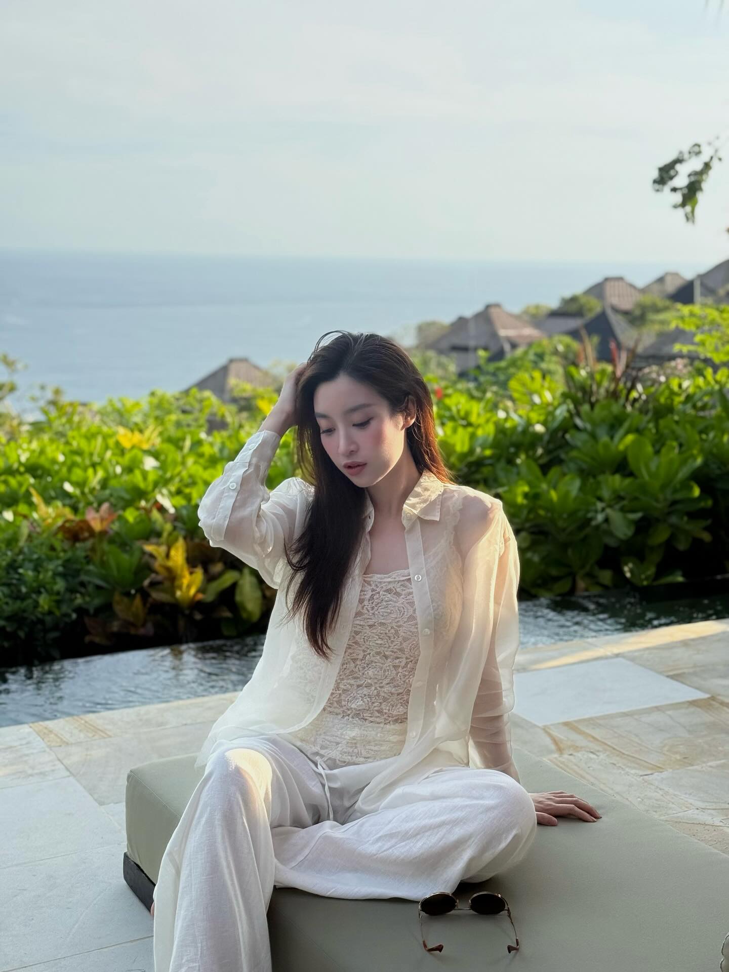 Chủ tịch Hà Nội FC tung ảnh chưa chỉnh sửa cùng Đỗ Mỹ Linh lên mạng, "dâu hào môn" lộ ngay nhan sắc thật - Ảnh 7. Chủ tịch Hà Nội FC tung ảnh chưa chỉnh sửa cùng Đỗ Mỹ Linh lên mạng, "dâu hào môn" lộ ngay nhan sắc thật - Ảnh 7.