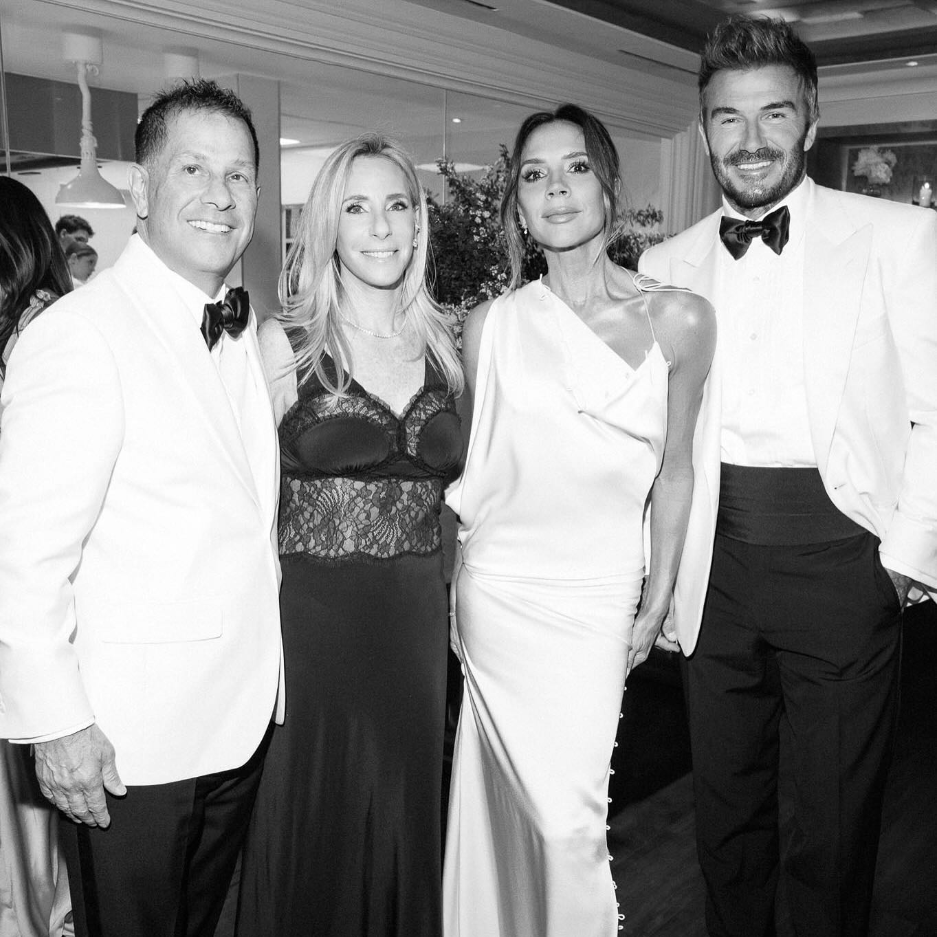 Bộ ảnh của gia đình Beckham trong bữa tiệc xa hoa quy tụ dàn sao Hollywood, bất chấp tin đồn rạn nứt- Ảnh 15. Bộ ảnh của gia đình Beckham trong bữa tiệc xa hoa quy tụ dàn sao Hollywood, bất chấp tin đồn rạn nứt- Ảnh 15.