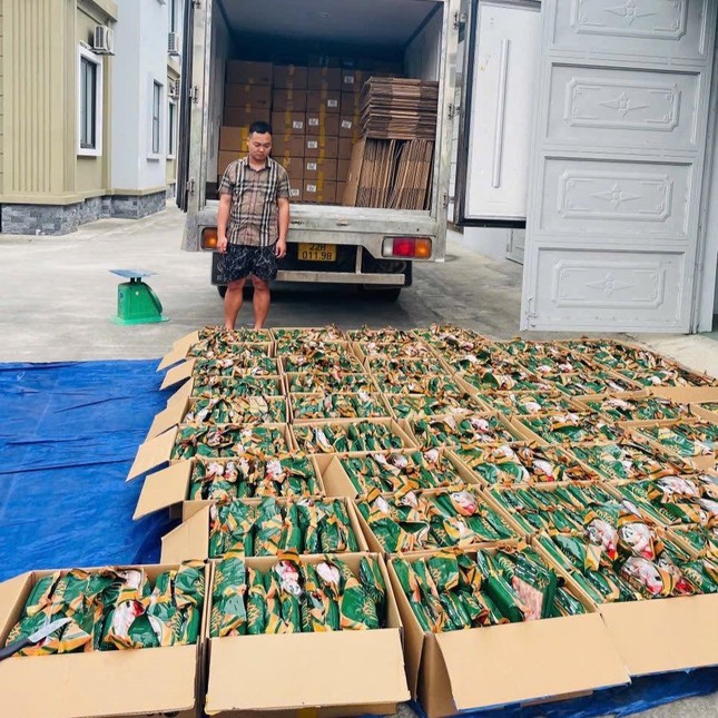 Thu giữ 5 , 3 tấn chân gà rút xương không rõ nguồn gốc tại Tuyên Quang - Ảnh 1.