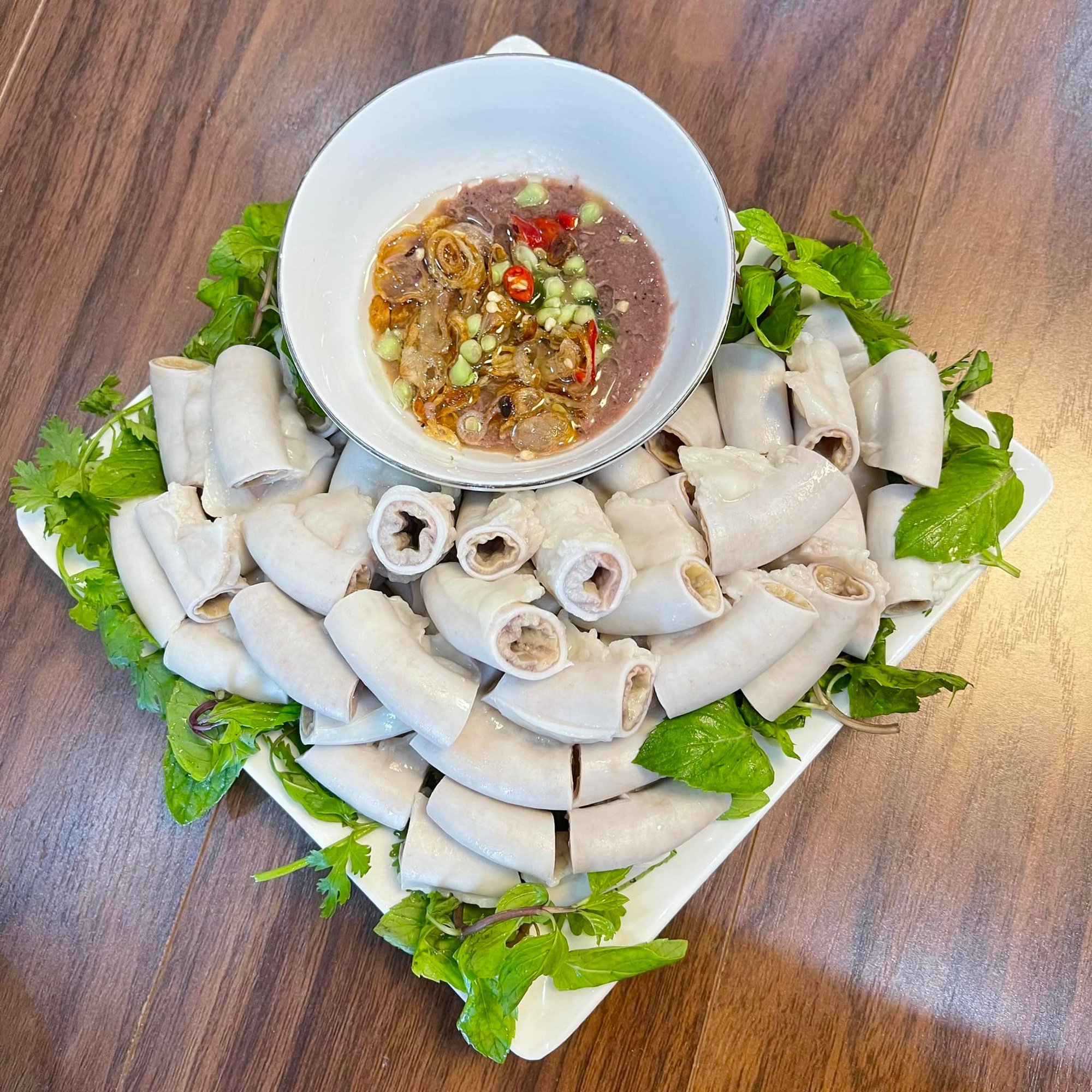 Lòng lợn “bách khoa toàn thư”: Mỗi miếng một tên gọi, ăn sai là mất hết tinh túy!- Ảnh 2.