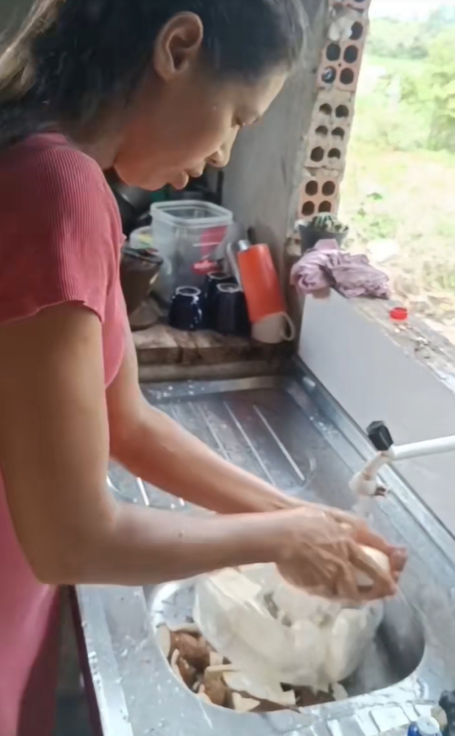 Clip c&oacute; mở b&agrave;i hoang mang, th&acirc;n b&agrave;i v&agrave; kết b&agrave;i hoang đường khiến 35 triệu người kh&ocirc;ng thể dừng xem- Ảnh 1.