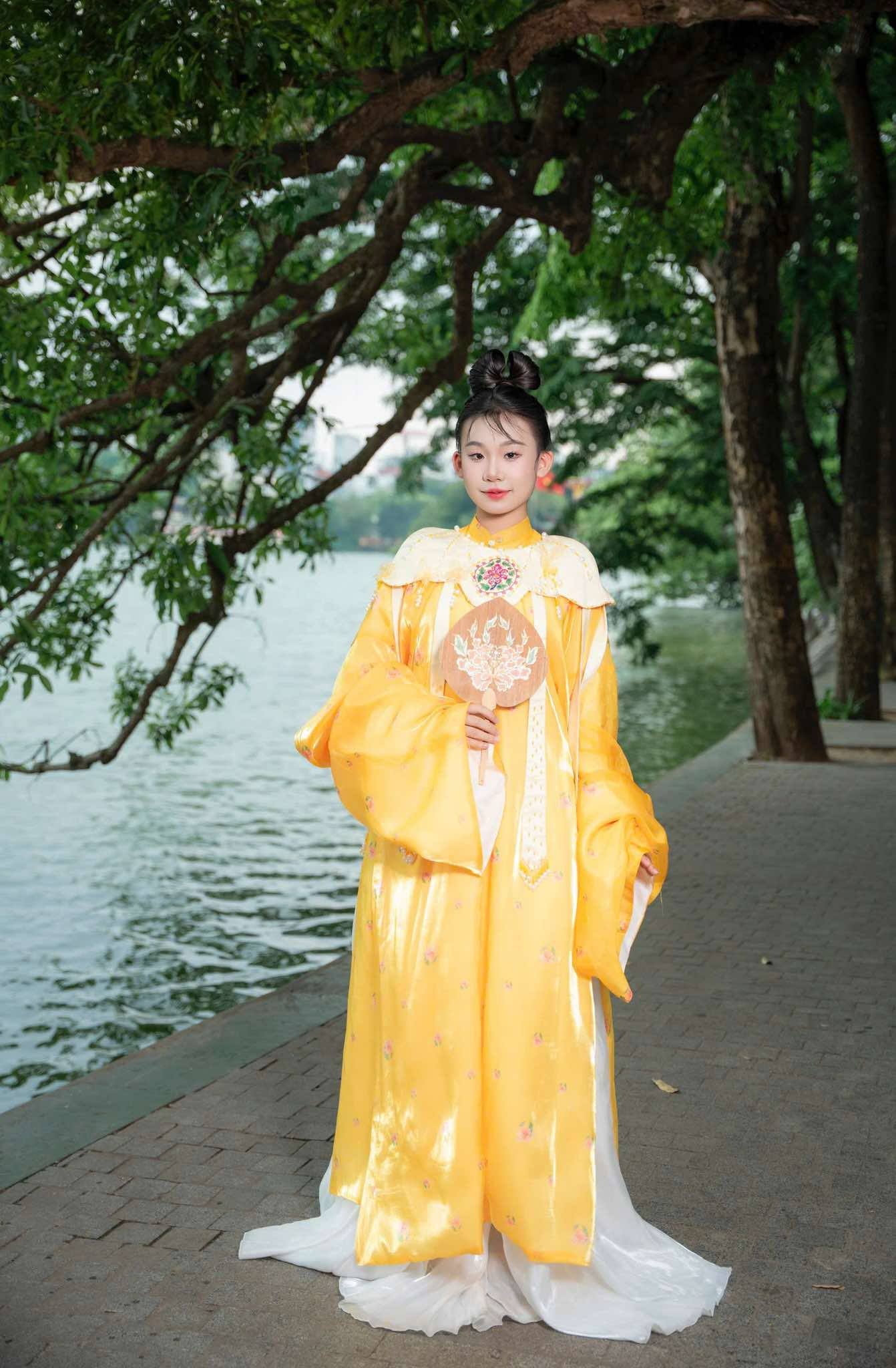 Dàn mẫu nhí chuyên nghiệp và khiếm thính gây ấn tượng tại sự kiện "Hoa Tháng Năm"- Ảnh 7. Dàn mẫu nhí chuyên nghiệp và khiếm thính gây ấn tượng tại sự kiện "Hoa Tháng Năm"- Ảnh 7.
