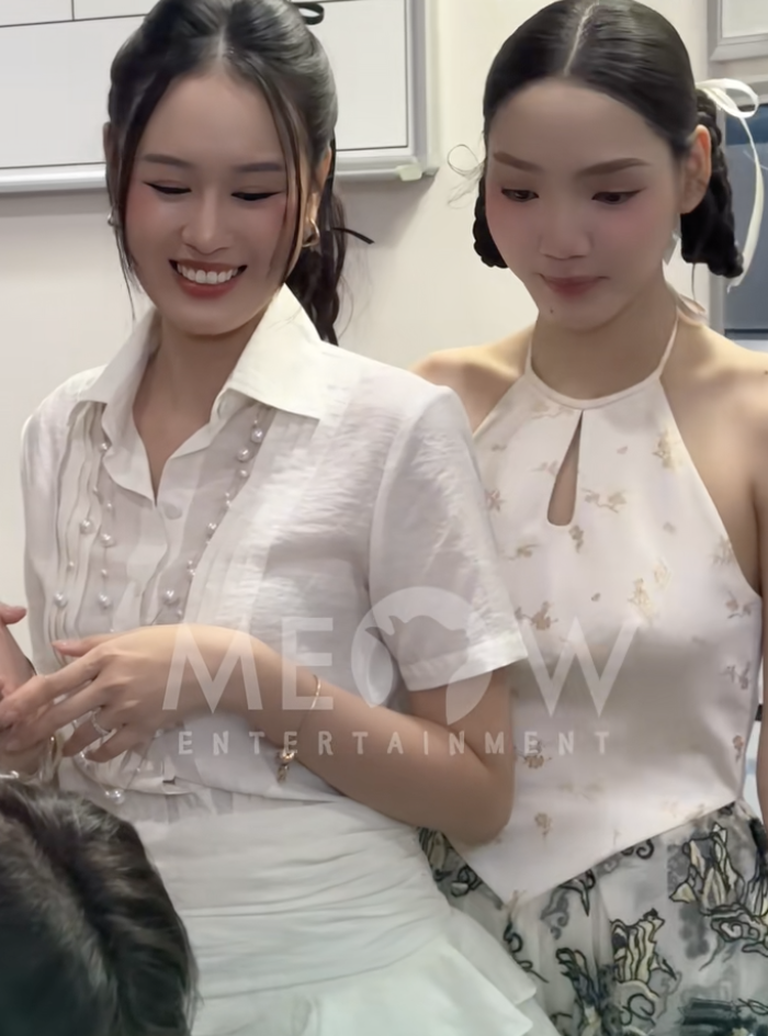 Dáng đi "xả stress" giữa đường của vợ Anh Đức làm lu mờ mỹ nhân cổ trang đẹp nhất hiện tại - Ảnh 2. Dáng đi "xả stress" giữa đường của vợ Anh Đức làm lu mờ mỹ nhân cổ trang đẹp nhất hiện tại - Ảnh 2.