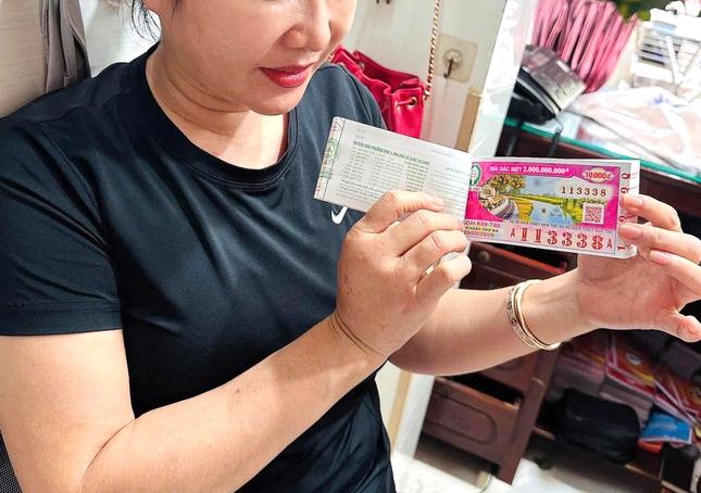 Người đàn ông ở Bình Dương trúng giải đặc biệt 26 tỷ đồng - Ảnh 2.