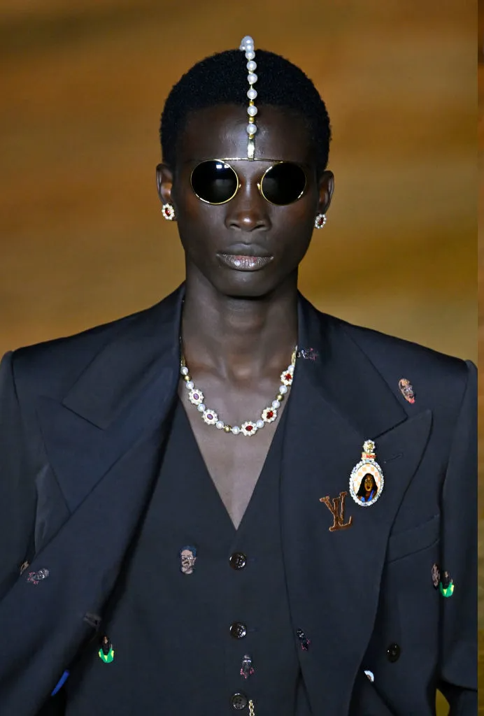Lisa nhận bão chỉ trích tại Met Gala: Gương mặt 1 người phụ nữ nổi tiếng bị thêu ở vị trí nhạy cảm?- Ảnh 9. Lisa nhận bão chỉ trích tại Met Gala: Gương mặt 1 người phụ nữ nổi tiếng bị thêu ở vị trí nhạy cảm?- Ảnh 9.
