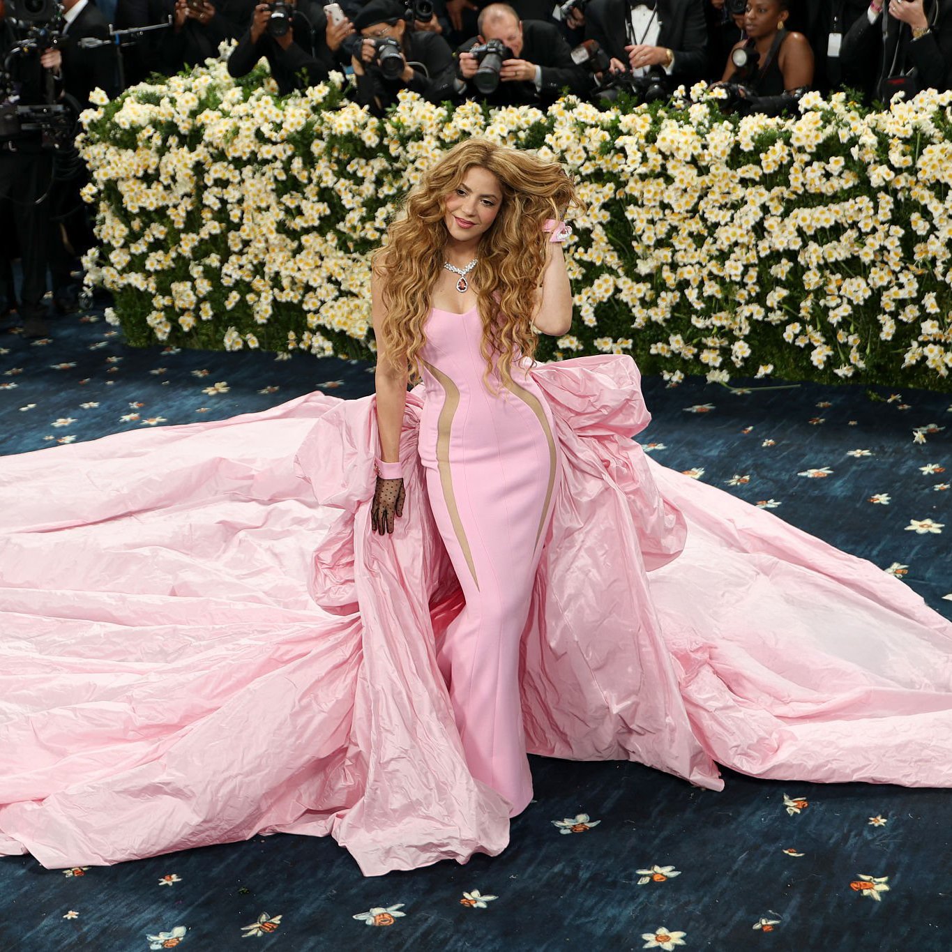 Hồn nhiên mặc "lạc quẻ" đến Met Gala 2025, 1 ngôi sao hạng A nhận cái kết ê chề! - Ảnh 2. Hồn nhiên mặc "lạc quẻ" đến Met Gala 2025, 1 ngôi sao hạng A nhận cái kết ê chề! - Ảnh 2.