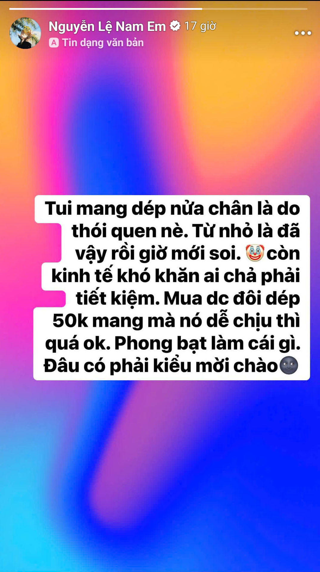 Bị chê nghèo vì mang dép 50K, nữ ca sĩ Việt nổi tiếng cả nước nói rõ một điều- Ảnh 1.