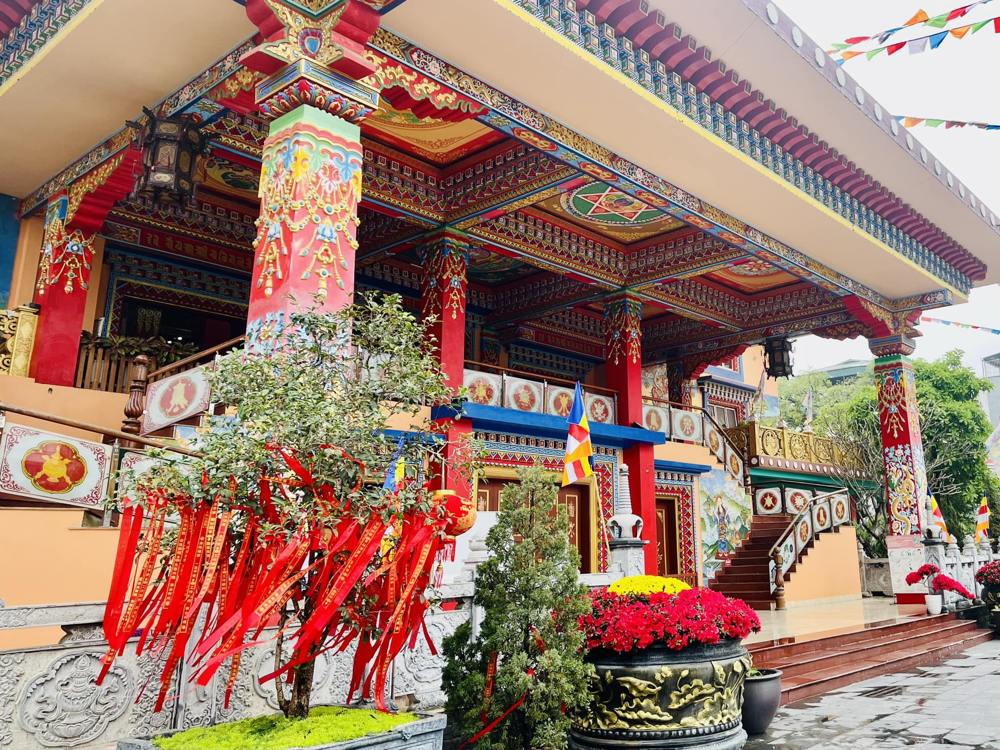 Phát hiện ngôi chùa ngay ở Hà Nội mang vẻ ngoài khác biệt: Du khách nhận xét cảnh như ở nước ngoài - Ảnh 8.