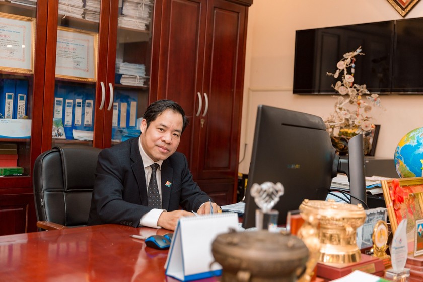 nộp đủ tiền mới cấp cứu bé trai bị tai nạn giao thông - Ảnh 1.