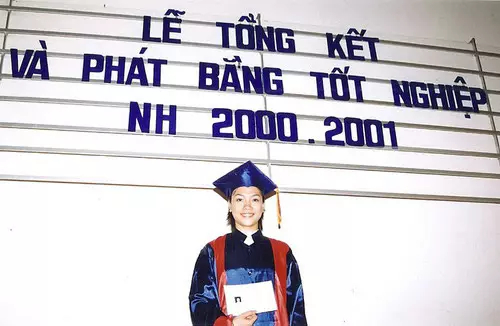 MC Thảo Vân khoe ảnh 24 năm trước, người bên cạnh gây sốt: Tốt nghiệp thủ khoa, từ chối du học, giờ là tên tuổi lẫy lừng- Ảnh 3.